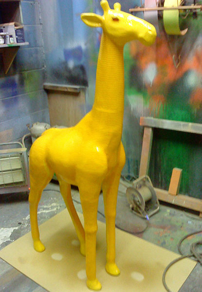 glenmorangie giraffe getting spray painting