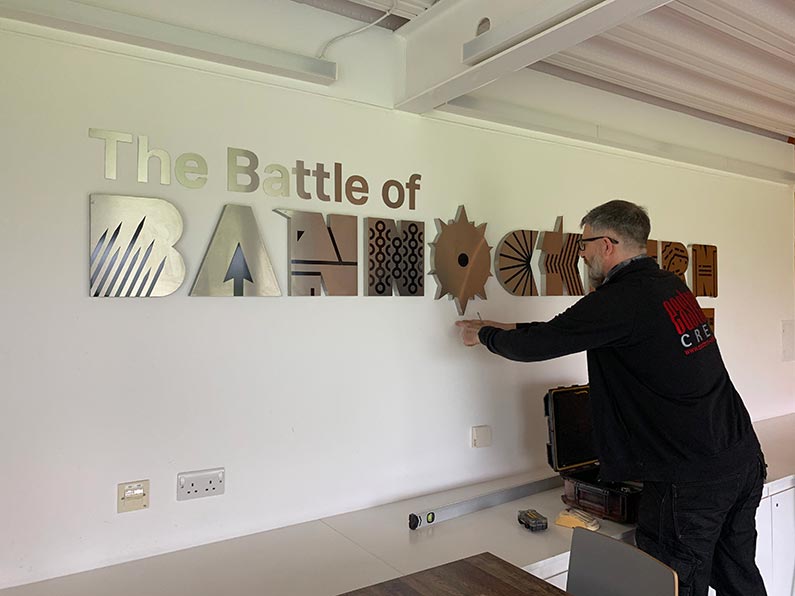 bannockburn sign being erected